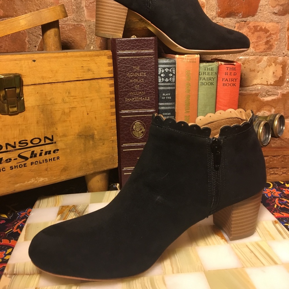 Scallop Ankle Boots X Olive Street 7 1/2 - Picture 4 of 7